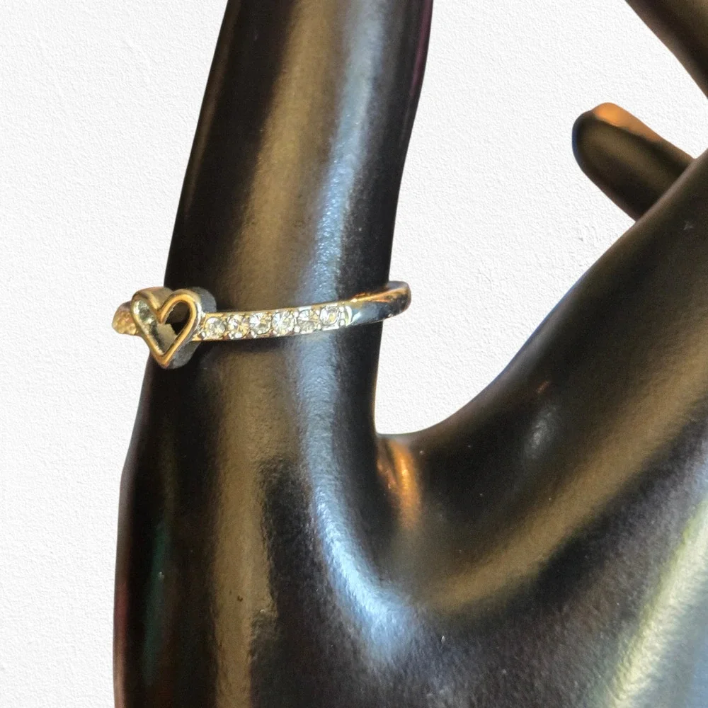 Silver Heart Coquette Zirconia Dainty Band Ring Size 8 New in Box Boutique